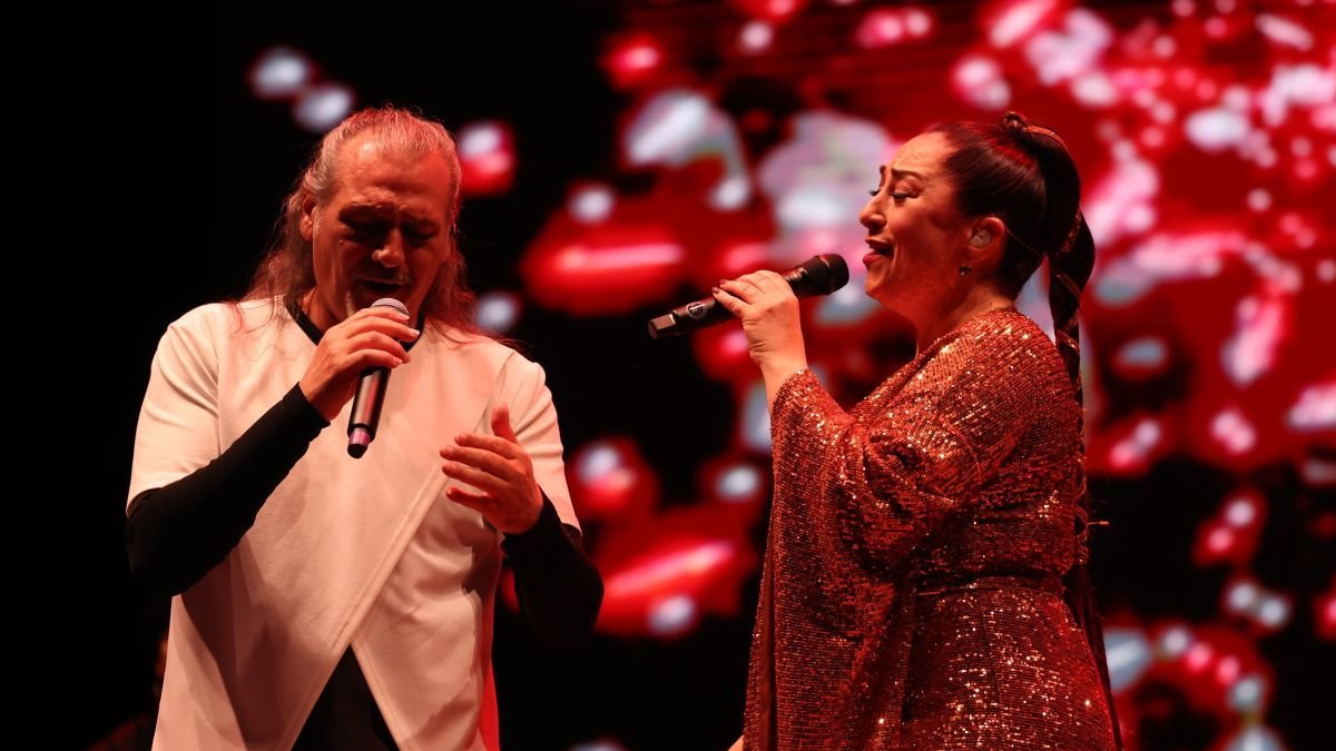 Imagen de archivo del dúo Camela durante un concierto.