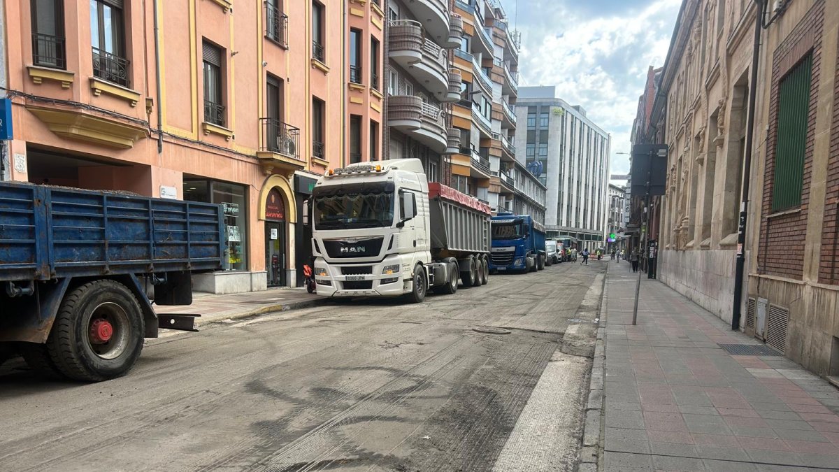 A contrarreloj para poder reabrir el corte de las calles la torre y julio del campo que atascan león