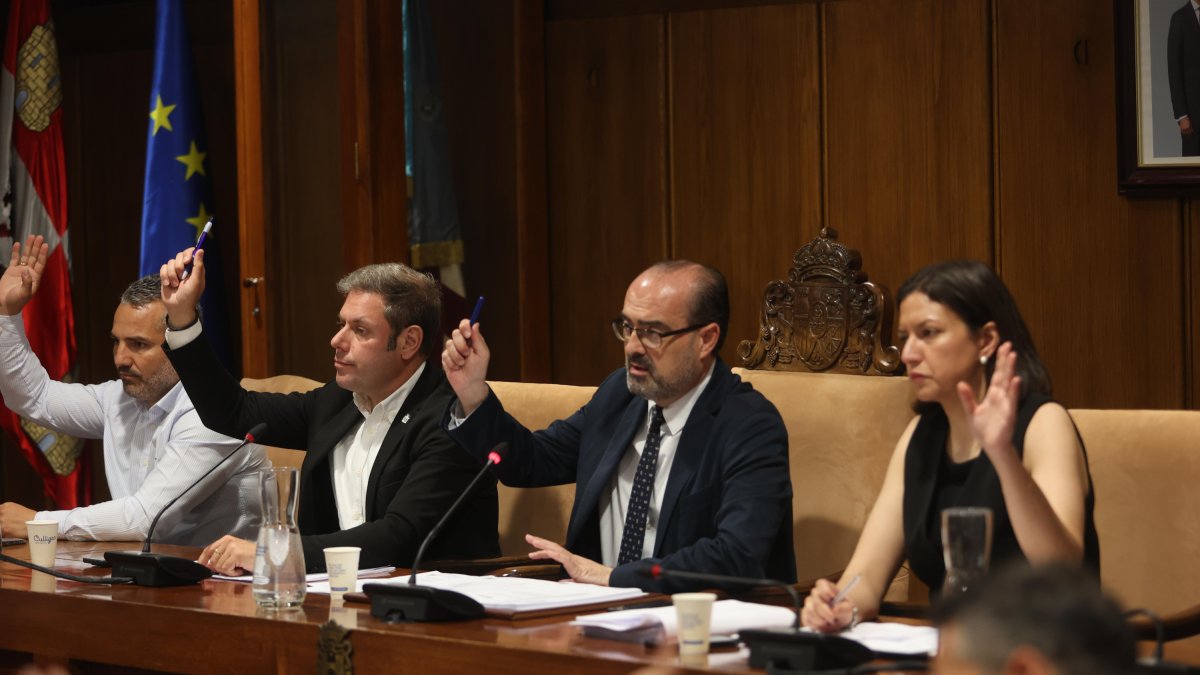 Ponferrada aprueba una prórroga en los contratos de recogida de residuos y limpieza viaria