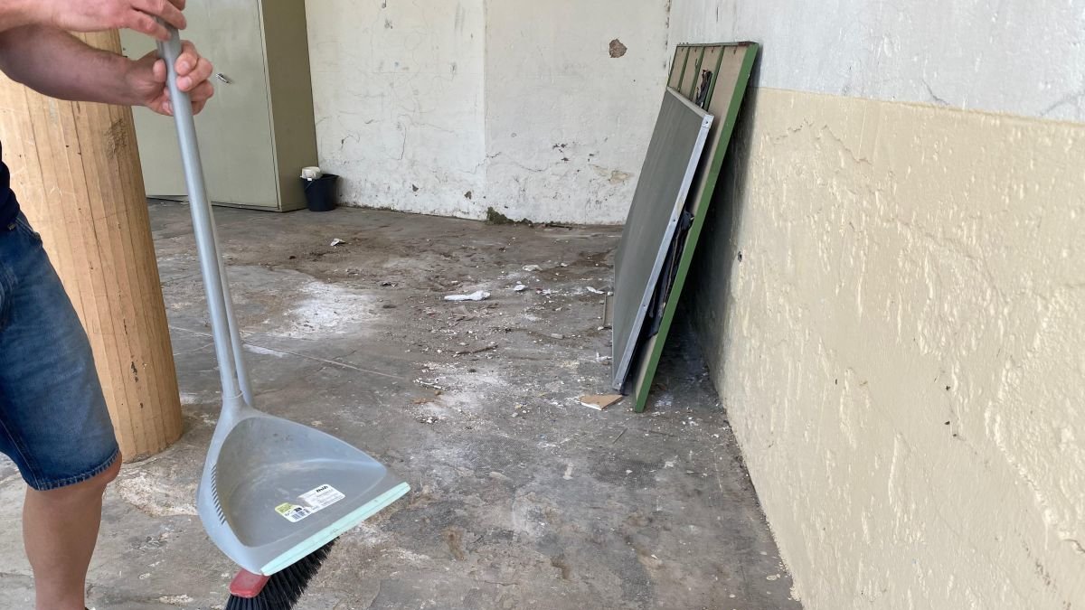 La suciedad campa en el san isidoro ante la falta de limpieza