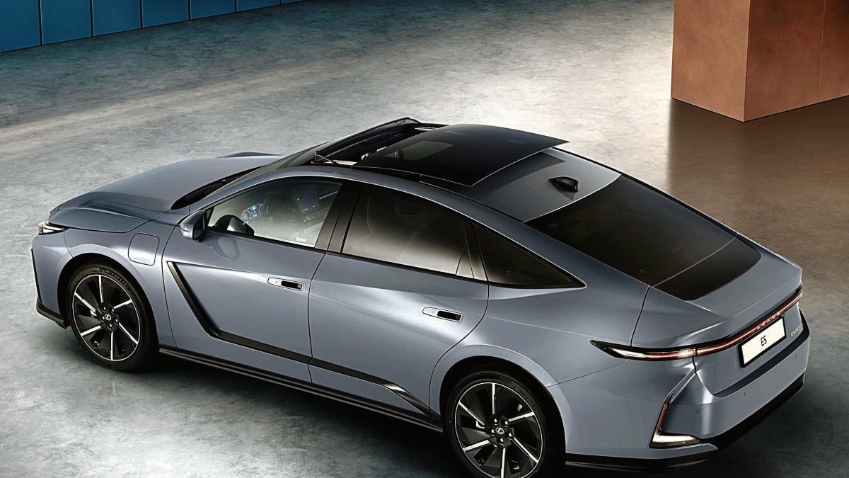 Lexus ES… a bombo y platillo