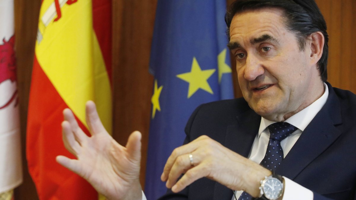 Suárez-quiñones: «la mejor política contra la despoblación es dotar suelo industrial y traer empresas»