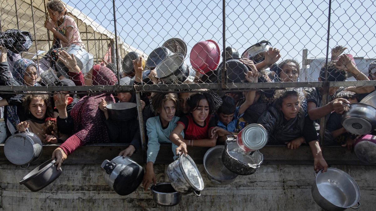 Suben a 31 los muertos por disparos cerca de un punto de distribución de ayuda en gaza