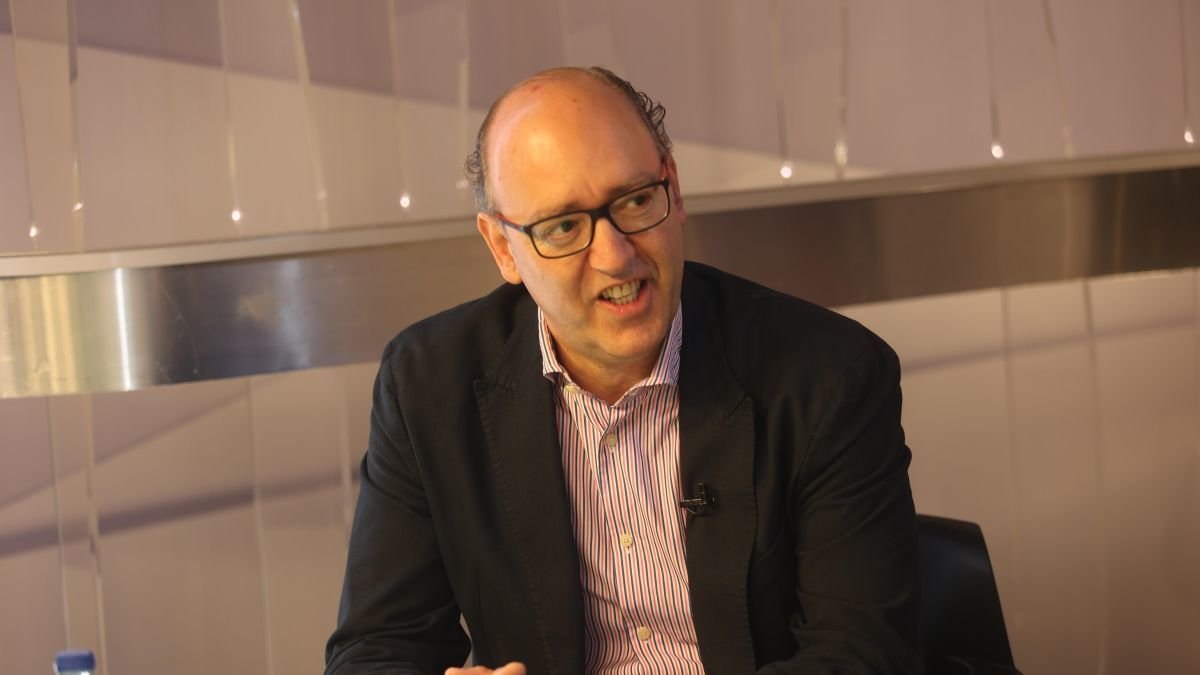 El presidente de la Federación Nacional de la Pizarra en el plató de La 8 Bierzo.