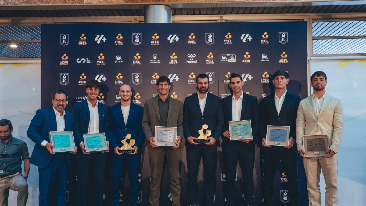 La Asobal premia al ademarista Carlos Álvarez