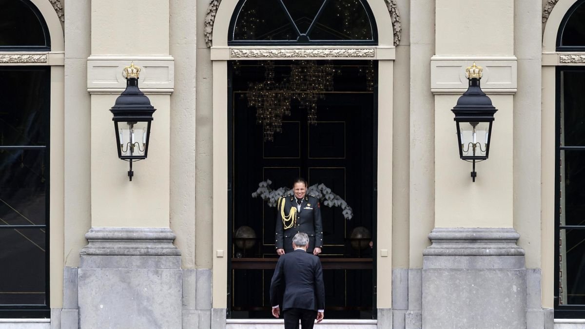 Cae el primer gabinete de la derecha radical en países bajos tras sólo 11 meses de gobierno