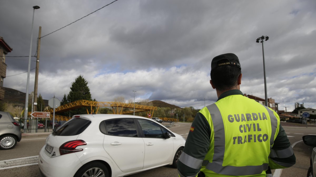 Corte de tráfico en una carretera de la provincia.