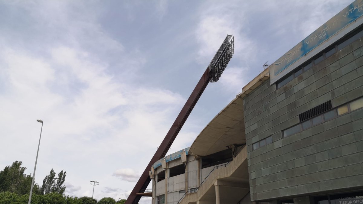 La liga prueba sonido, iluminación y accesos al reino de león