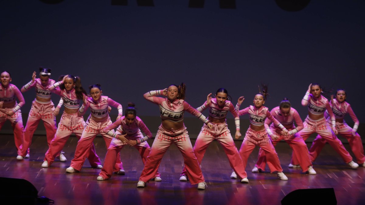 Actuación de la academia Cras Dance.