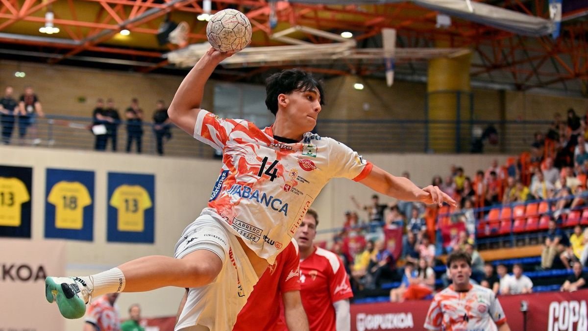 Sergio Sánchez, autor de siete goles, fue uno de los pilares sobre los que el Ademar cimentó su triunfo frente al Alcobendas.
