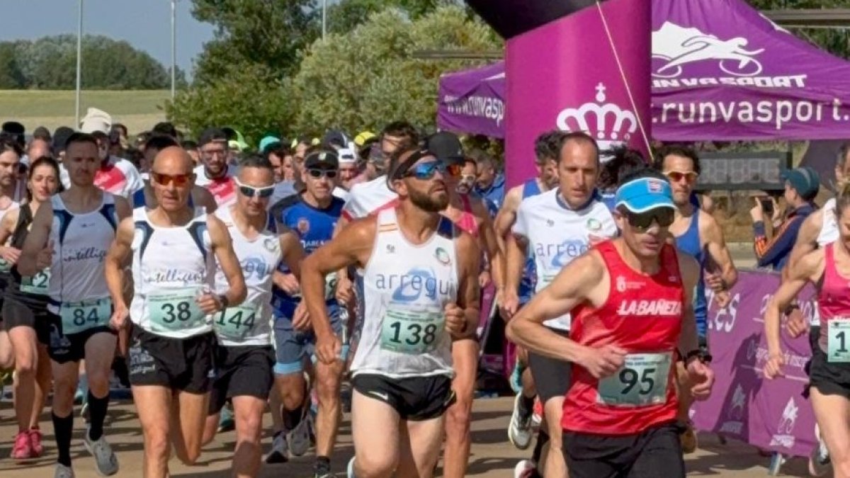 Momento de la salida de la carrera popular Peregrino Entrecepas-Bodegas Gordonzello