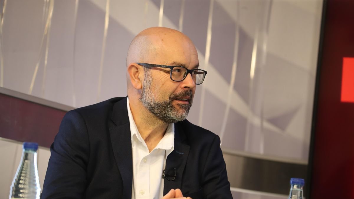 Álvarez defiende la importancia de que el personal esté cualificado.