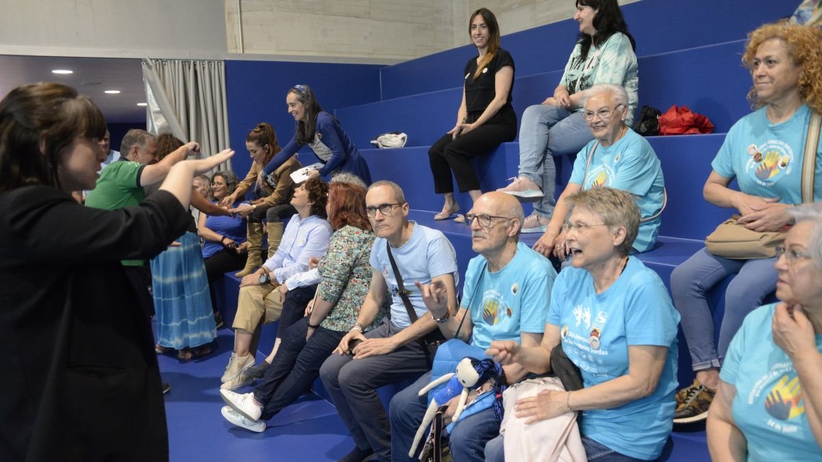 Taller intergeneracional de lengua de signos española en el Musac el año pasado.