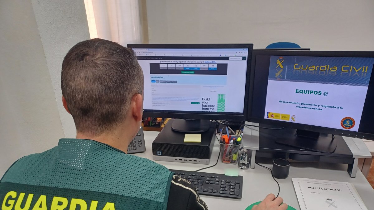 La Guardia Civil detiene a tres estafadores que robaron 150.000 euros a un hombre de 85 años en Astorga
