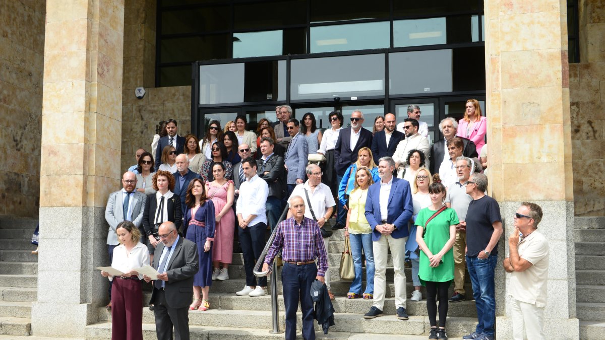 Un momento de la concentración de magistrados, jueces y fiscales, a la que en León se ha sumado Vox.