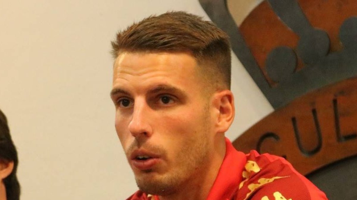 Carlos Calderón.