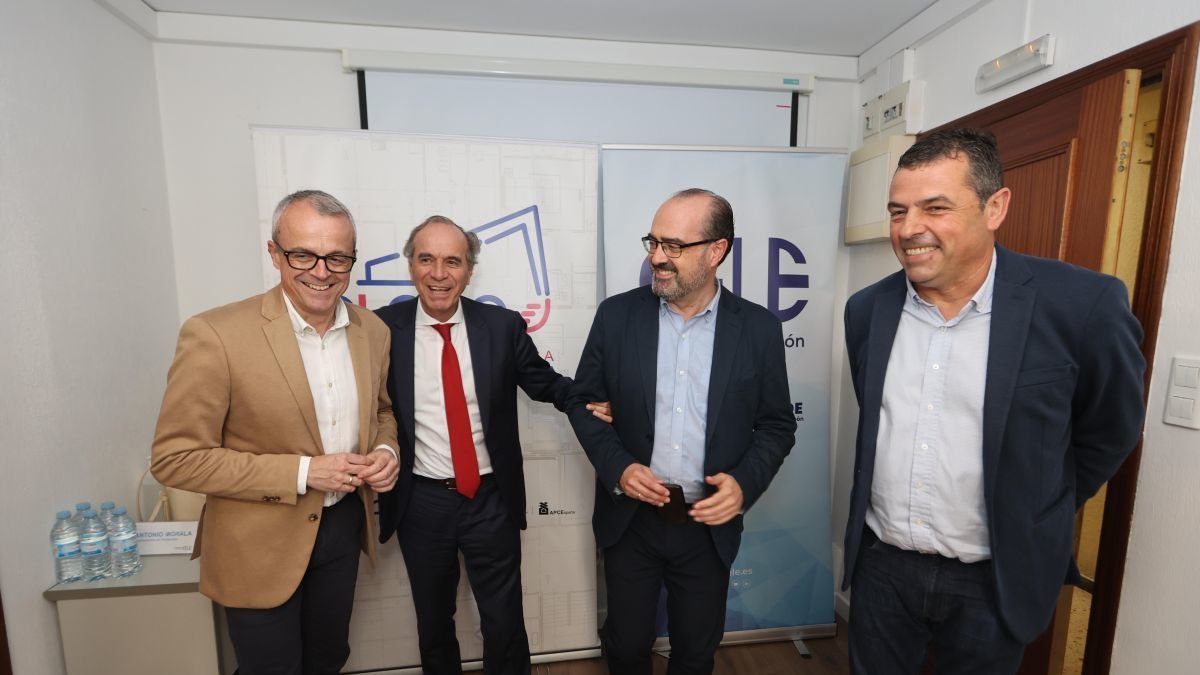 Moreno, Vallejo, Morala y Morán en la sede de la FELE.