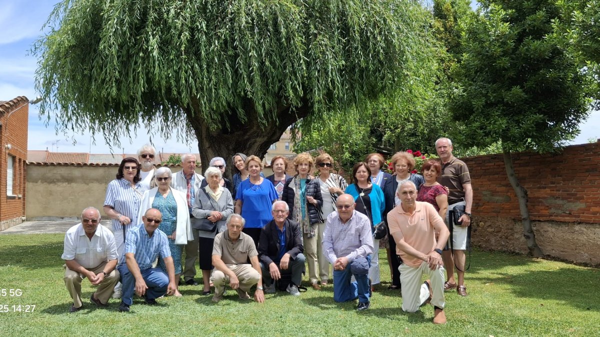 Los maestros de Veguellina de Órbigo celebraron su habitual comida anual.