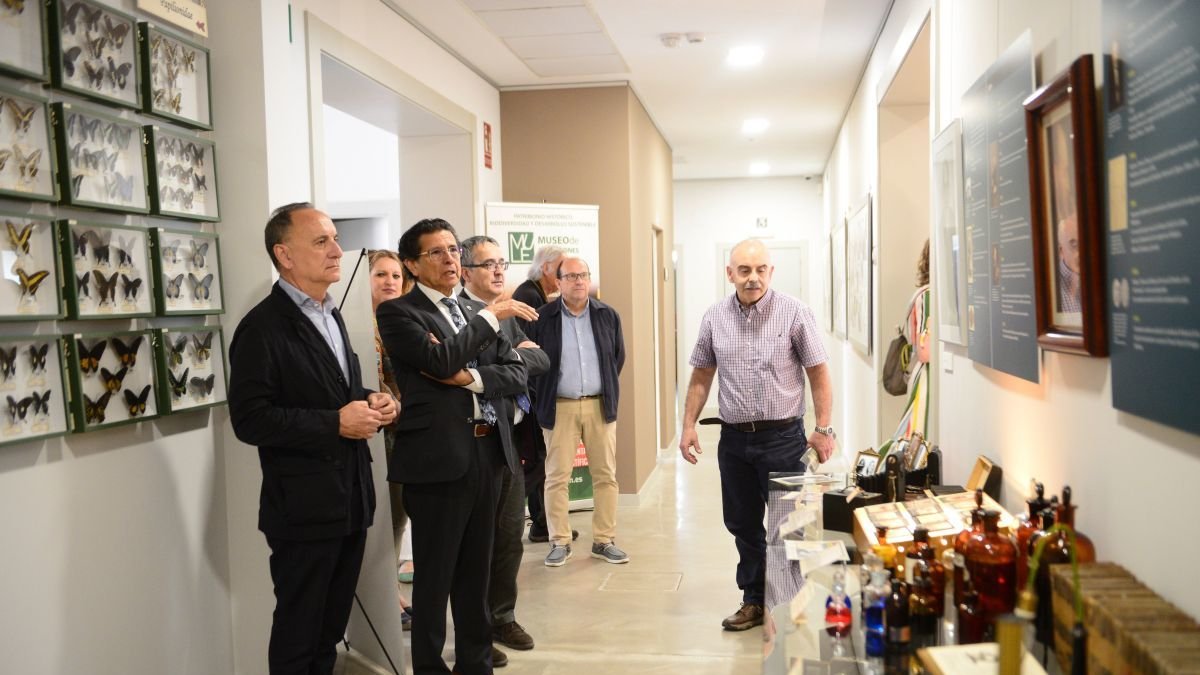 Santiago Ramón y Cajal y José Cosamalón, en el museo.