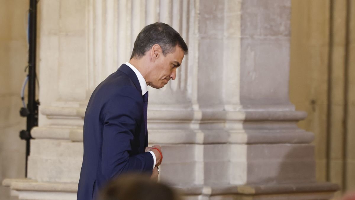 Sánchez durante un acto oficial tras conocerse el escándalo de las mordidas de Cerdán.