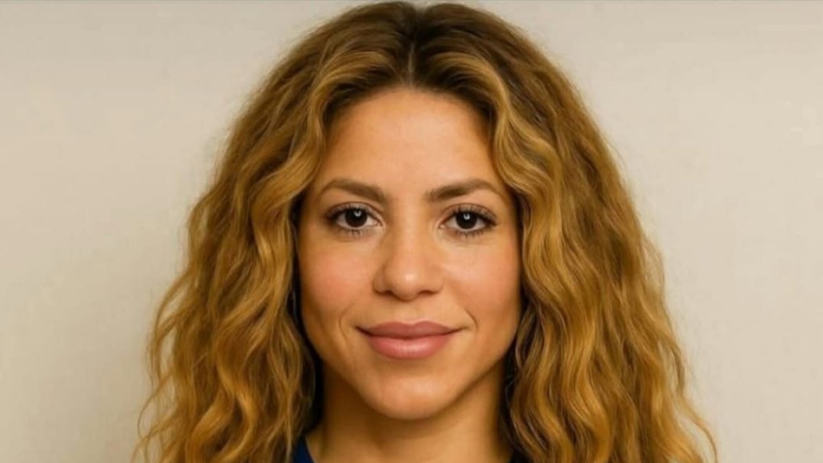La Shakira que los grupos de WhatsApp han vestido con la camiseta de la SD Ponferradina.