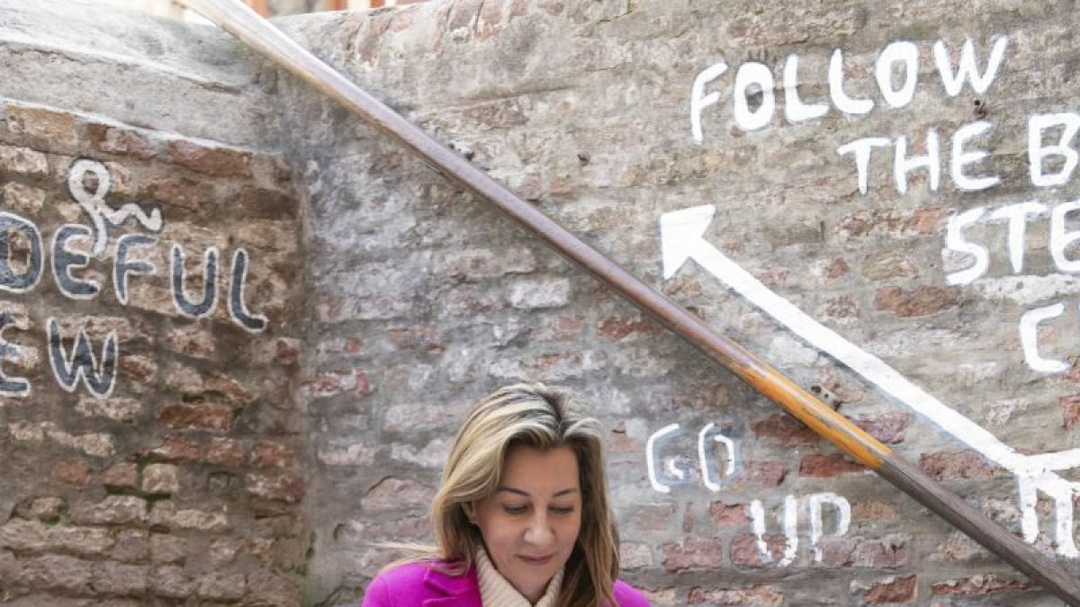 La escritora Eva G. Sáenz de Urturi publica 'El camino del padre'.