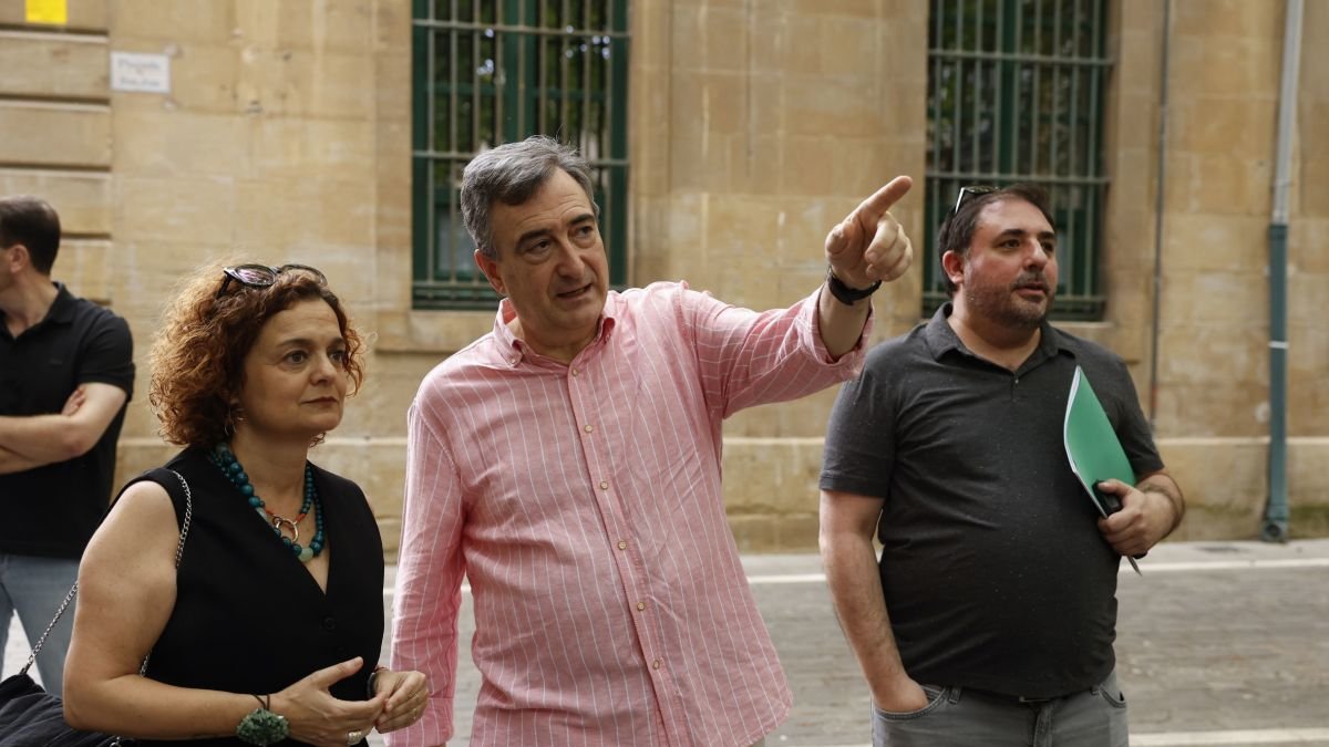 Aitor esteban celebra el Napar Buru Batzar.