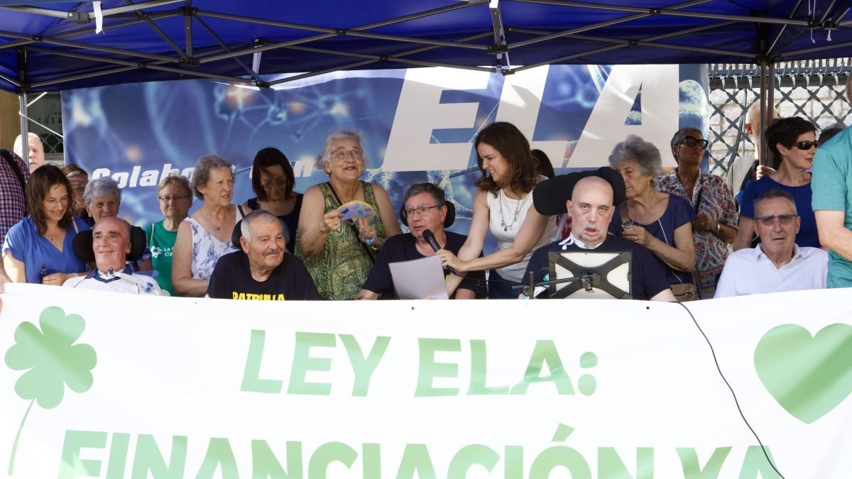 Pacientes y familiares, en la concentración de Botines.