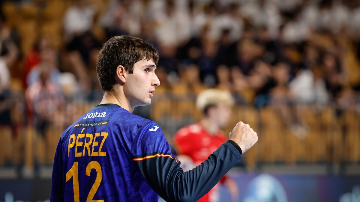 Álvaro Pérez, portero del Ademar, pieza clave de la selección española júnior