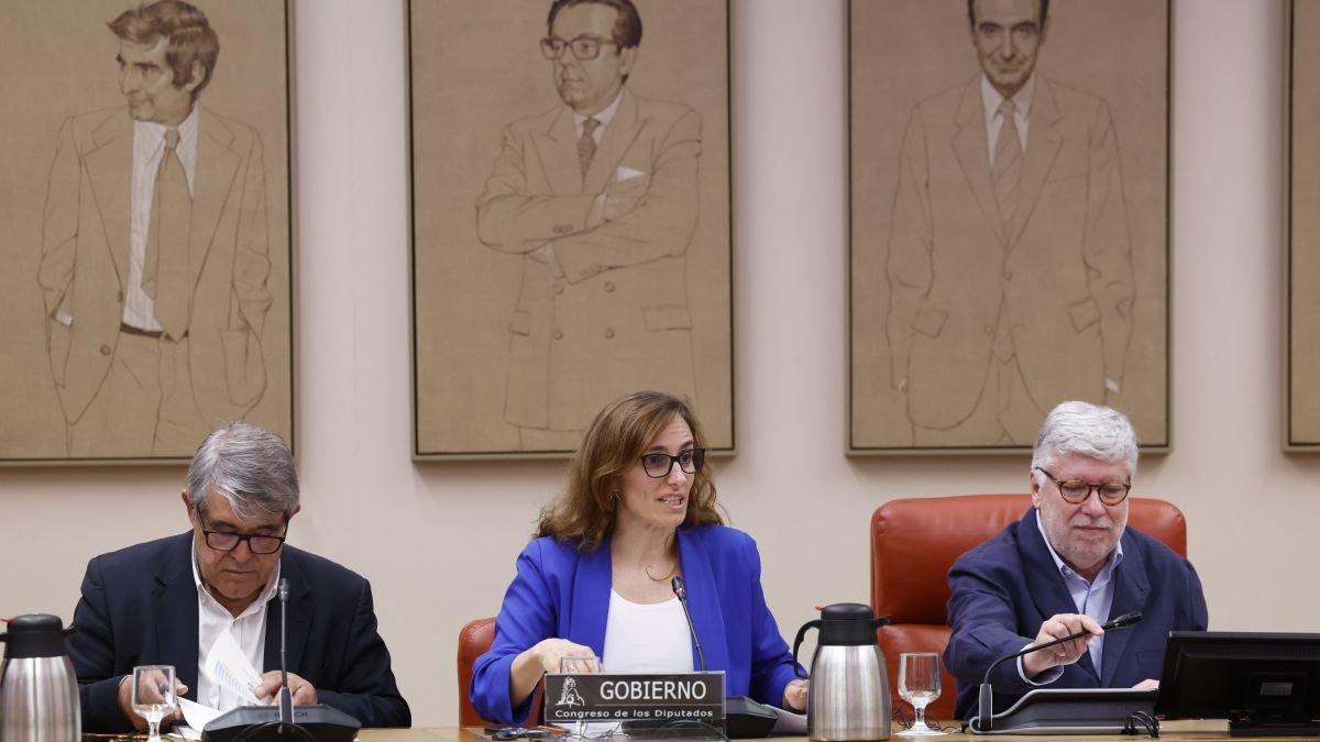 La ministra de Sanidad, Mónica García, ayer en la comparencia en el Congreso.