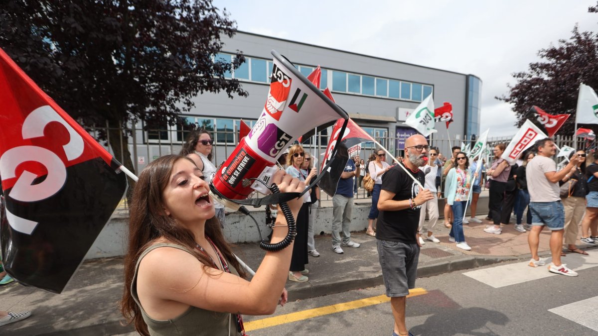 Imagen de la concentración de Teleperformance.