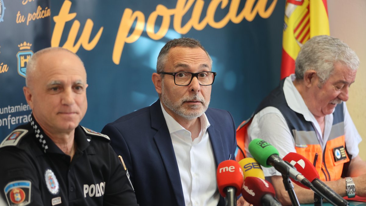 Arturo Pereira, Carlos Cortina y Ezquerro en la presentación