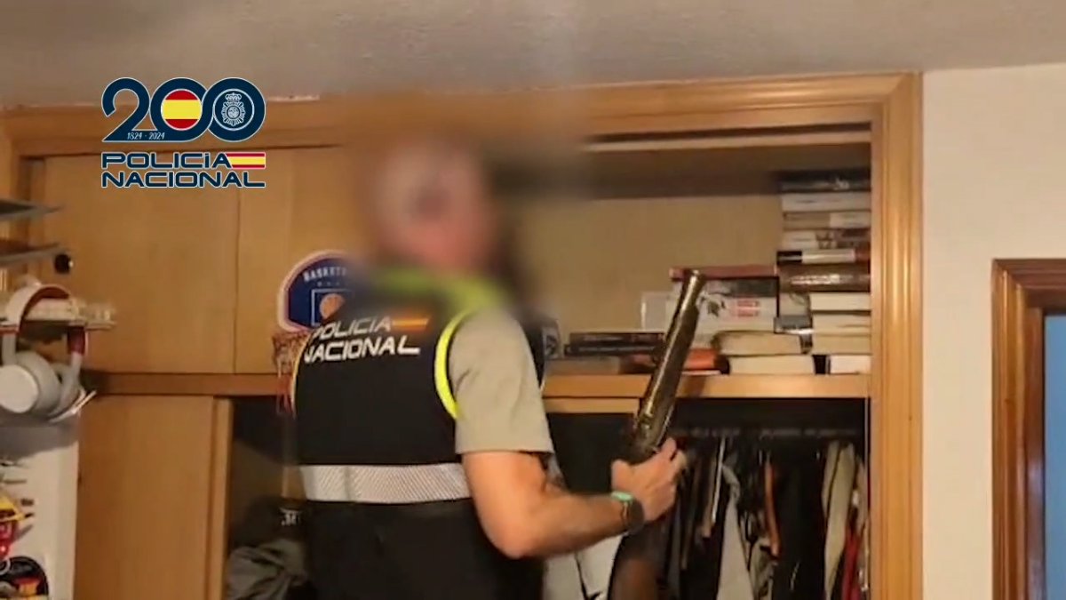 Trabajos llevados a cabo durante la operación que ha terminado con la detención de 61 personas.