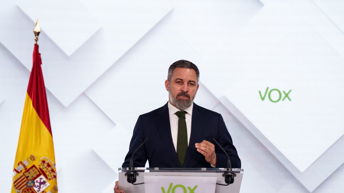 El presidente de Vox, Santiago Abascal, durante una rueda de prensa, en la sede del partido, a 23 de junio de 2025, en Madrid (España).