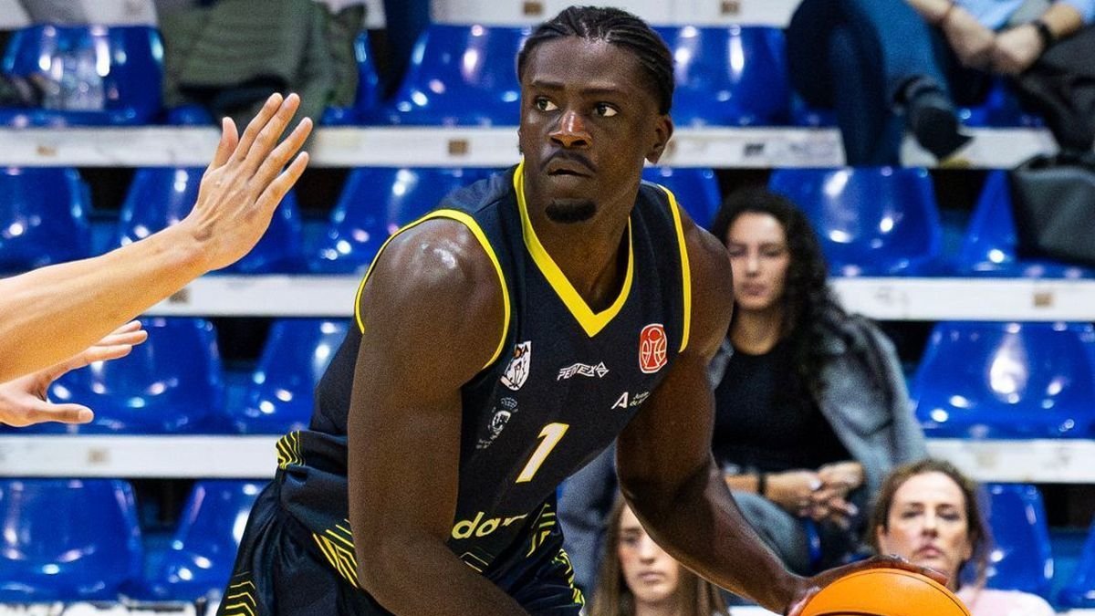 Efambé, en su paso por el conjunto algecireño.