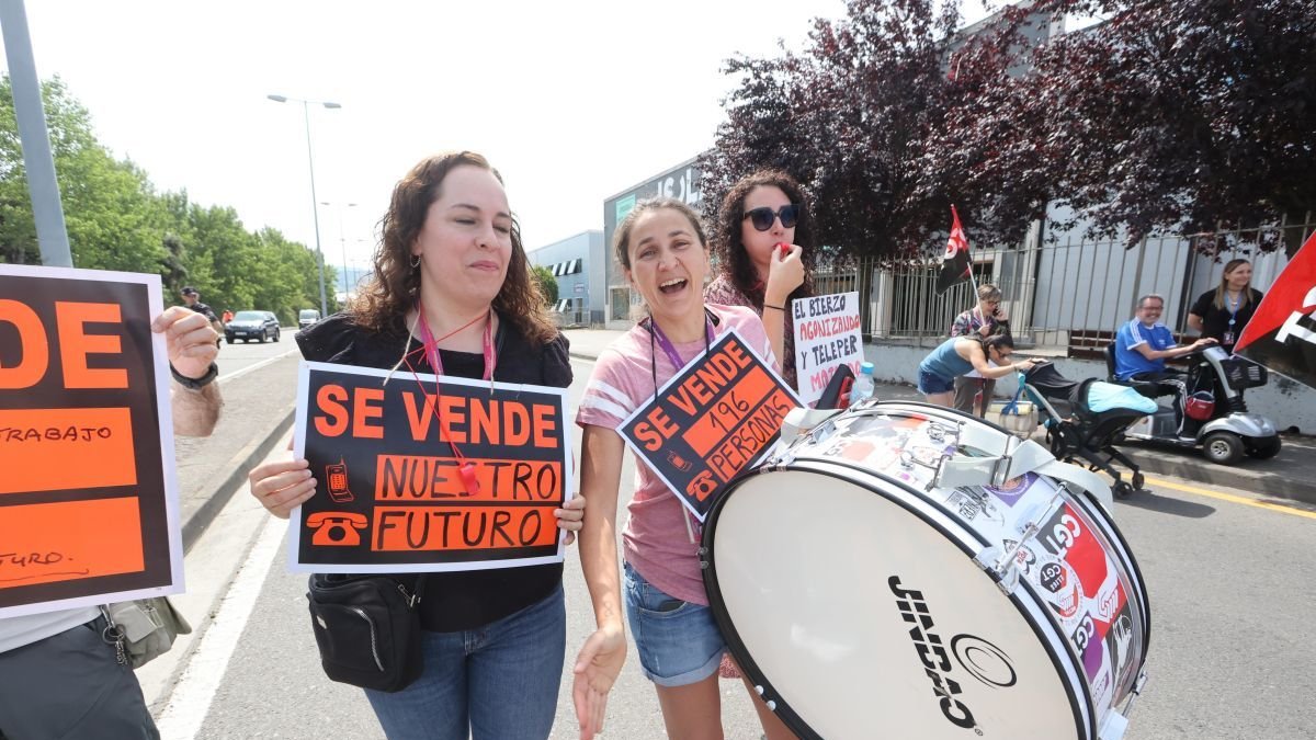 Trabajadoras de Teleperformance, en una protesta la semana pasada.