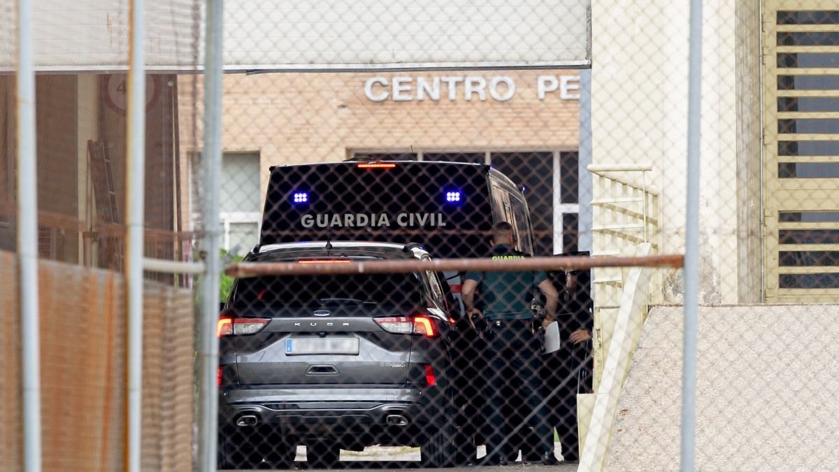 Santos cerdán a su llegada a Soto del Rey.