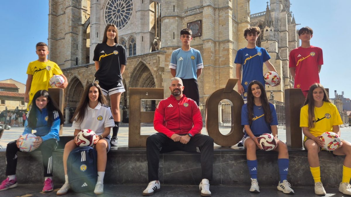 Adidas vestirá al Olímpico de León.