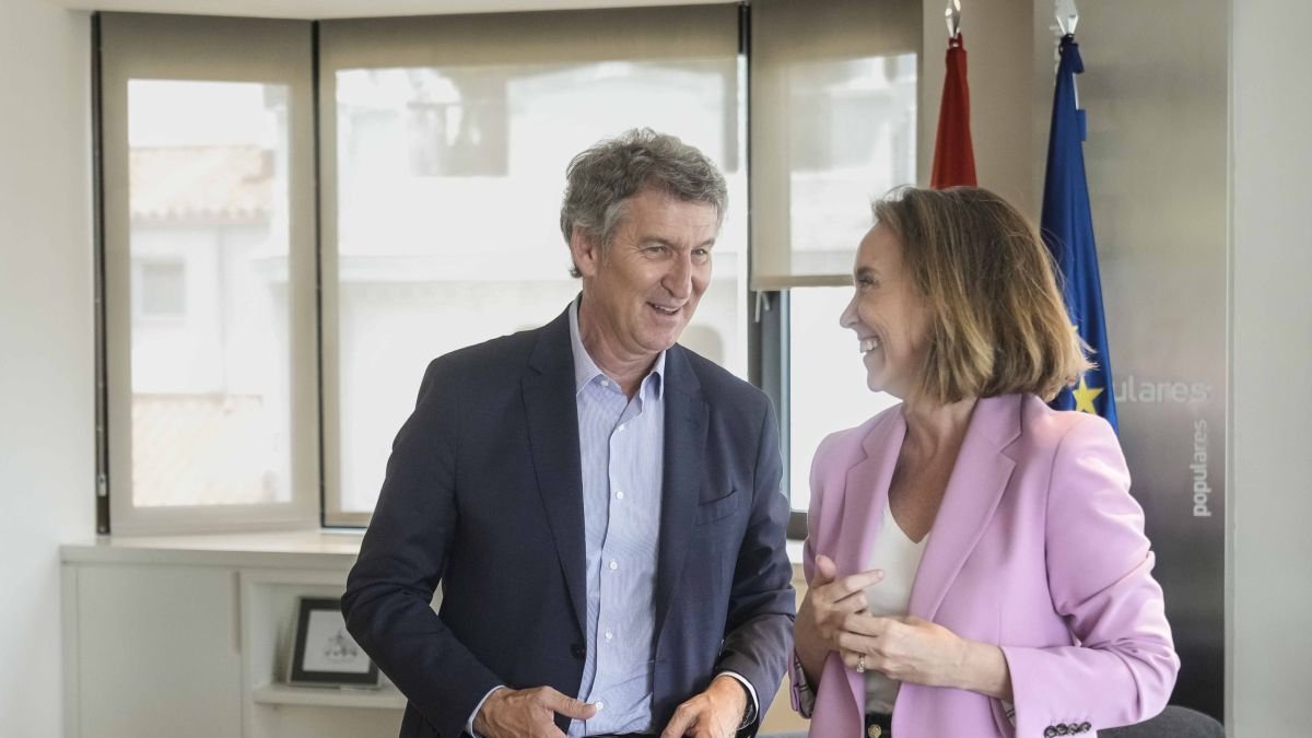 Alberto Núñez Feijóo junto a la secretaria general del PP, Cuca Gamarra.