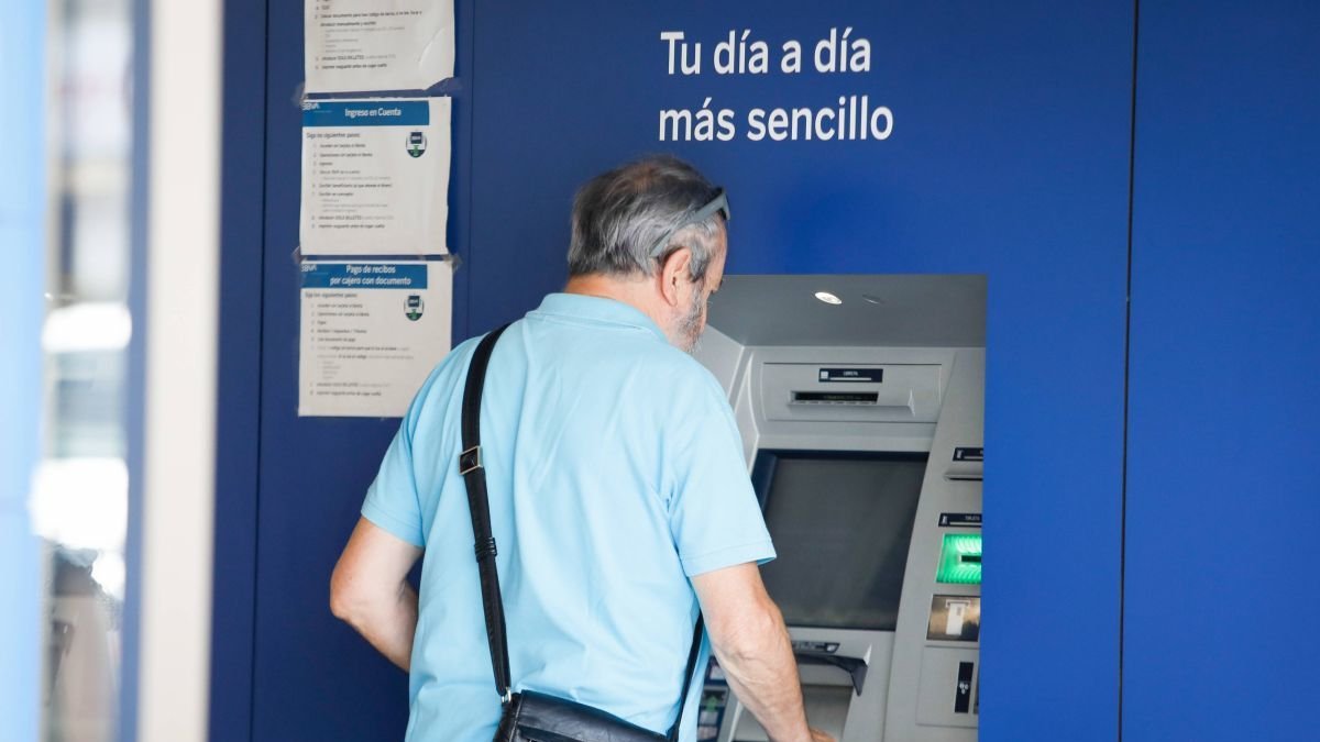 La provincia tiene repartidos 350 cajeros automáticos para sacar efectivo, y para realizar otras operaciones financieras.