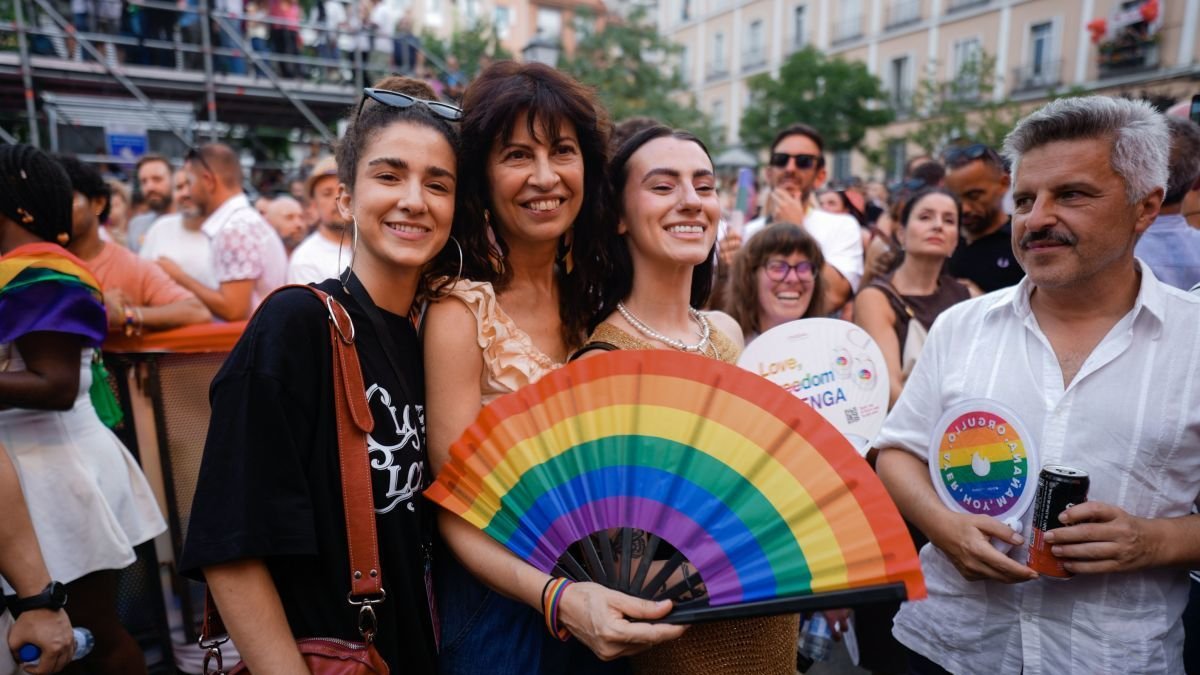 La ministra de Igualdad, Ana Redondo, poco antes del pregón del Orgullo en la plaza Pedro Zerolo de Madrid.