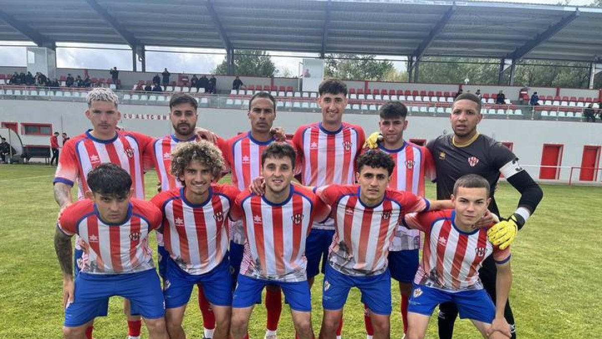 El Atlético Bembibre se queda en Tercera Federación.