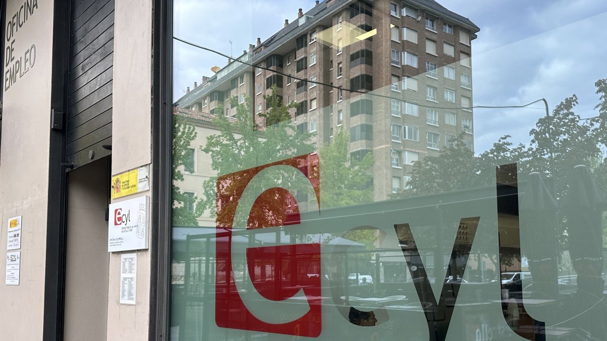 El paro baja en León espoleado por el turismo pero la tasa de actividad sigue por los suelos