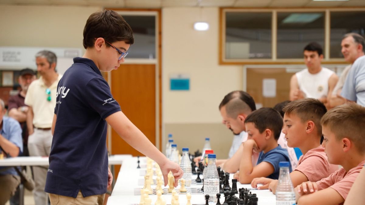 Faustino Oro lideró las partidas simultáneas en la facultad de Filosofía y Letras.