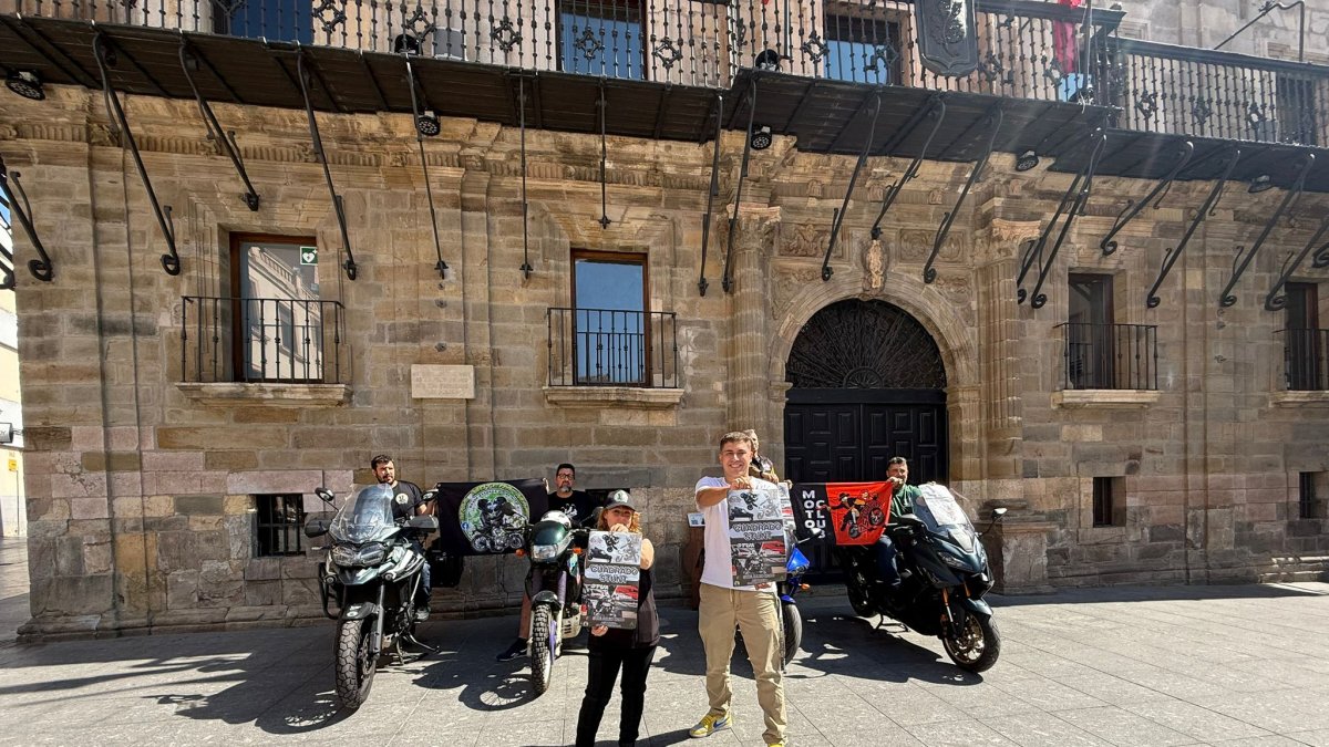 Lidia Valenzuela y Borja González presentaron un evento que convierte a Astorga en un referente del motor. DL