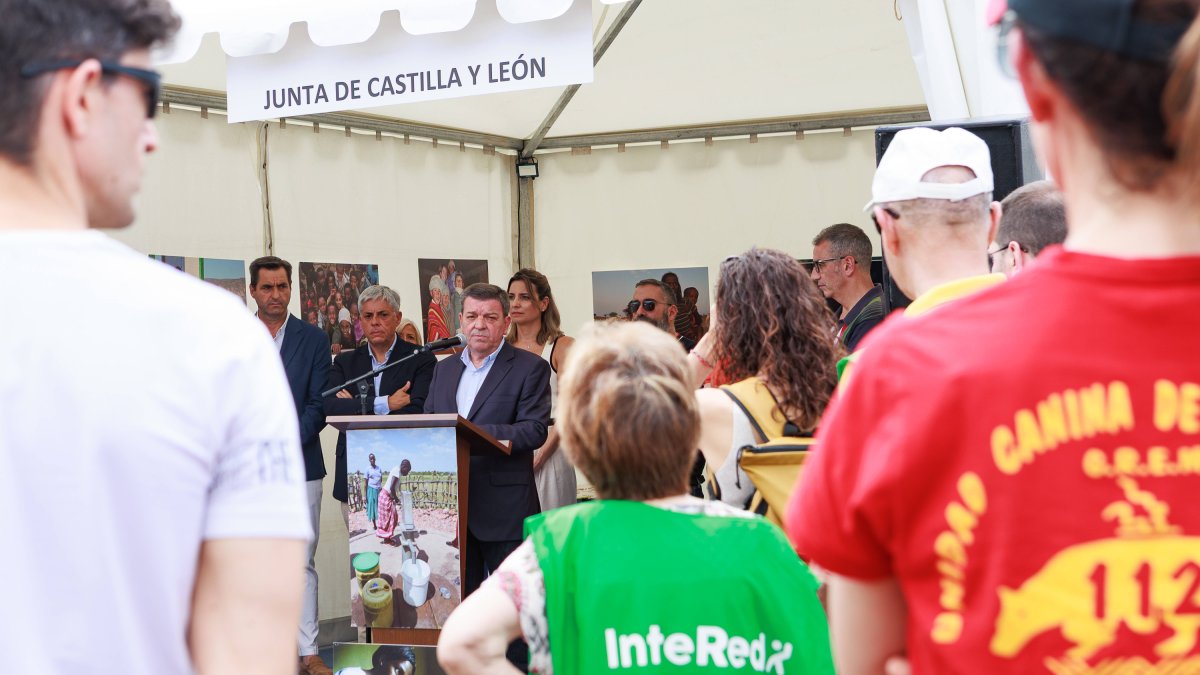 El consejero de presidencia presidió la inauguración del festival de la cooperación.