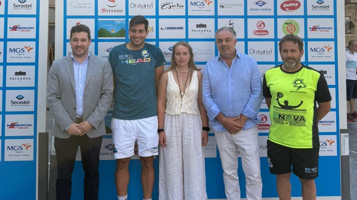 Momento de la presentación del torneo de pádel de Astorga.