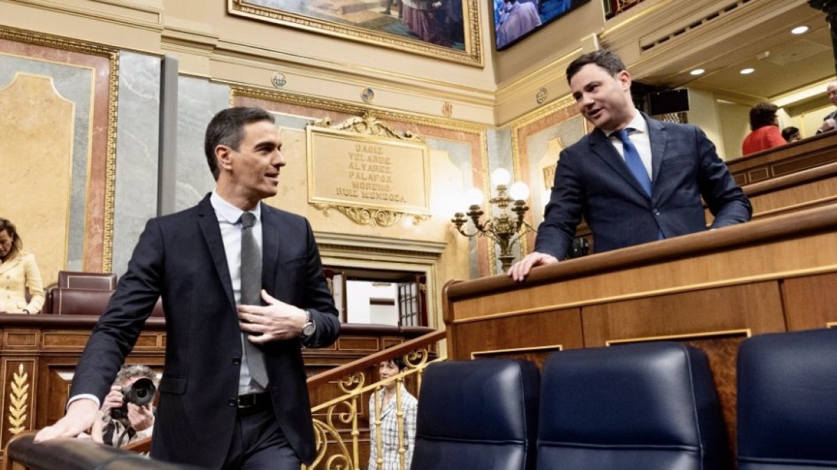 Pedro Sánchez y Javier Alfonso Cendón en el Congreso en una imagen de archivo.