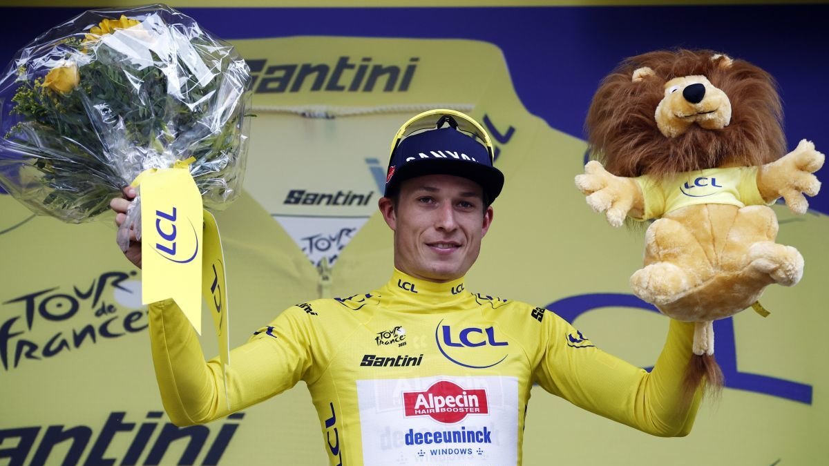 El ciclista belga Jasper Philipsen, primer maillot amarillo del Tour de Francia.