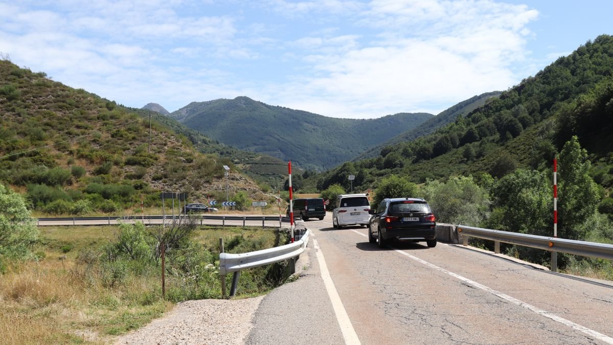 Puente de Cuénabres, que cuenta con una curva muy cerrada.